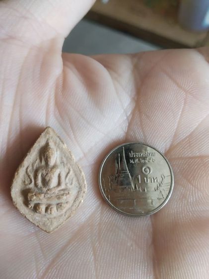 พระเนื้อผงผสมว่านพิมพ์หยดน้ำ(พระพิมพ์พระพุทธนั่งบนฐานบัวหลังเรียบ(100415)(ไม่ทราบพระเกจิที่สร้าง))พระบ้านพระเครื่องรางของมงคล รูปที่ 4