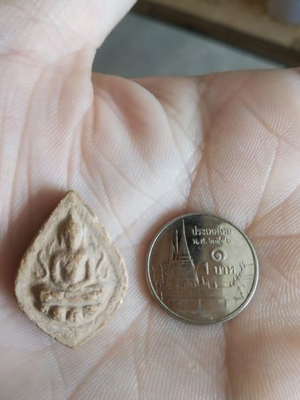 พระเนื้อผงผสมว่านพิมพ์หยดน้ำ(พระพิมพ์พระพุทธนั่งบนฐานบัวหลังเรียบ(100415)(ไม่ทราบพระเกจิที่สร้าง))พระบ้านพระเครื่องรางของมงคล รูปที่ 2