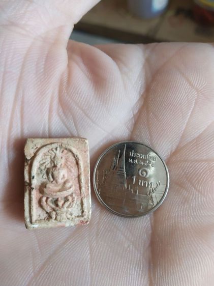 พระเนื้อผงพิมพ์เล็ก(พระสมเด็จพิมพ์คะแนนทรงครุฑหลังลายผ้า(ไม่ค่อยสวยเปื้อนหมึกสีแดง)(หลวงพ่อแฉ่ง)(วัดบางพัง)(จังหวัดนนทบุรี))พระเครื่องมงคล รูปที่ 4