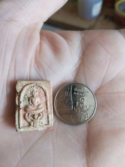 พระเนื้อผงพิมพ์เล็ก(พระสมเด็จพิมพ์คะแนนทรงครุฑหลังลายผ้า(ไม่ค่อยสวยเปื้อนหมึกสีแดง)(หลวงพ่อแฉ่ง)(วัดบางพัง)(จังหวัดนนทบุรี))พระเครื่องมงคล รูปที่ 2