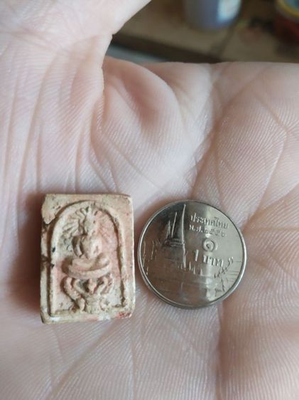 พระเนื้อผงพิมพ์เล็ก(พระสมเด็จพิมพ์คะแนนทรงครุฑหลังลายผ้า(ไม่ค่อยสวยเปื้อนหมึกสีแดง)(หลวงพ่อแฉ่ง)(วัดบางพัง)(จังหวัดนนทบุรี))พระเครื่องมงคล รูปที่ 3