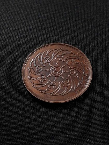 เหรียญพระแก้วมรกต ปี2475 บล็อคเจนีวา(บล็อกนอก) วัดพระศรีรัตนศาสดาราม เนื้อทองแดงสภาพพอสวย รูปที่ 4