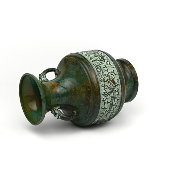 ”Vintage Bronze Vase“ แจกันเก่าเนื้อโลหะ สลักลวยลายสีสันไล่เฉดสวยตามกาลเวลา รูปที่ 3