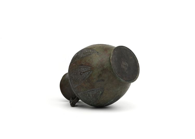 ”Vintage Bronze Vase“ แจกันเนื้อโลหะสลักลายจีนเก่า ตอกตราใต้ฐาน  รูปที่ 7