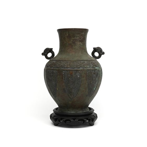 ”Vintage Bronze Vase“ แจกันเนื้อโลหะสลักลายจีนเก่า ตอกตราใต้ฐาน  รูปที่ 2