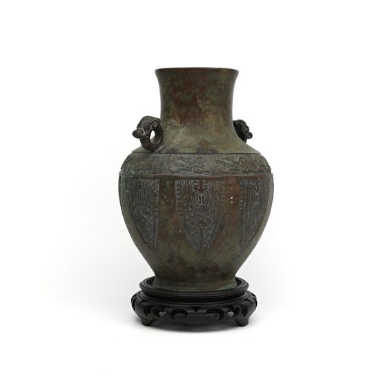 ”Vintage Bronze Vase“ แจกันเนื้อโลหะสลักลายจีนเก่า ตอกตราใต้ฐาน  รูปที่ 4