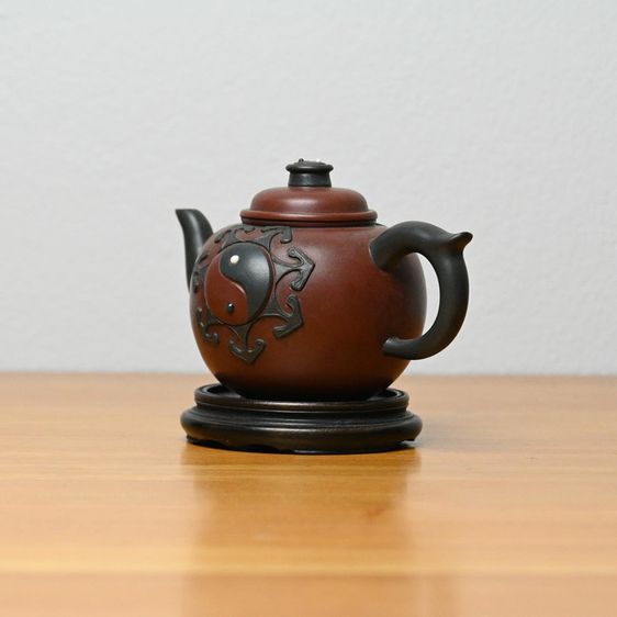 Yin Yang  Yixing Zisha Teapot  ปั้นชาศิลปิน มีตราผู้ผลิตใต้ฐาน รูปทรงสวยงาม  รูปที่ 3