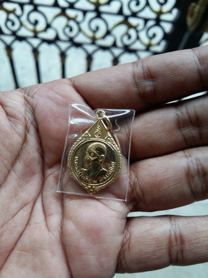 เหรียญหลวงพ่อเจริญ วัดธัญญวารี (วัดหนองนา) เนื้อทองแดงผิวรุ้ง ครบ 6 รอบ ปี2524 จ.สุพรรณบุรี
สภาพสวยเดิมผิวหิ้งแห้ง เจ้าของเก็บสะสมไว้อย่างดี รูปที่ 7