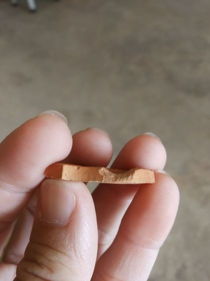 พระเนื้อดินเผา(พระพิมพ์ใบเสมาพิมพ์พระพุทธ(วัดวังโพรงเข้)(มีตำหนิแตกหักไม่ค่อยสวย)(ไม่ทราบพระเกจิที่สร้าง)สุโขทัย)พระบ้านพระเครื่องรางของมงคล รูปที่ 17