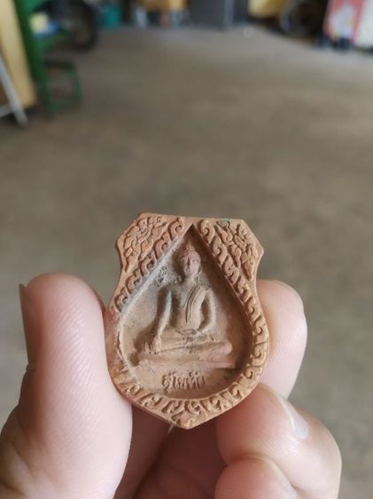 พระเนื้อดินเผา(พระพิมพ์ใบเสมาพิมพ์พระพุทธ(วัดวังโพรงเข้)(มีตำหนิแตกหักไม่ค่อยสวย)(ไม่ทราบพระเกจิที่สร้าง)สุโขทัย)พระบ้านพระเครื่องรางของมงคล รูปที่ 4