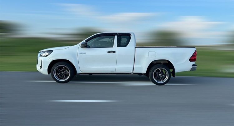 Toyota Hilux Revo 2021 2.4 Entry Pickup ดีเซล ไม่ติดแก๊ส เกียร์ธรรมดา ขาว รูปที่ 2