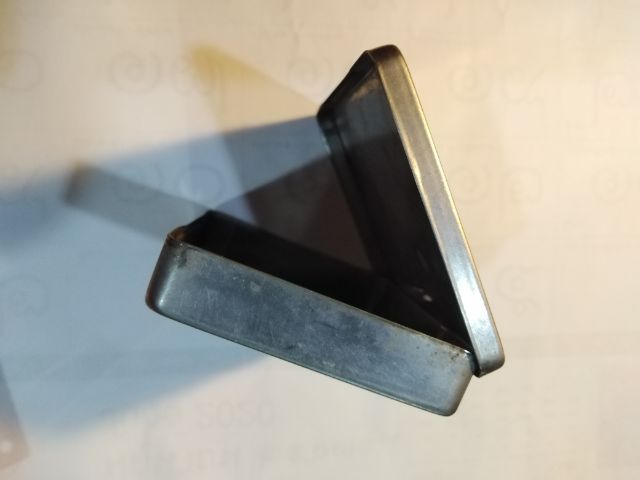 กล่องเหล็ก​วิ​นเท​จ​ใส่บุหรี่​มวนยาเส้นสมัย​ก่อน รูปที่ 4