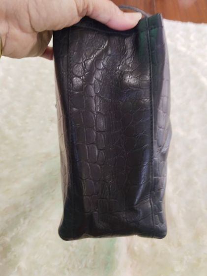 กระเป๋าถือหนังแท้สีดำ Ferragamo รูปที่ 7
