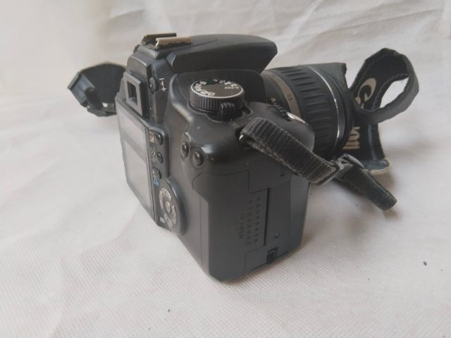 กล้องดิจิตอล​ Body​ canon​ eos​ 350d ใช้งานได้ปกติ​ เลนส์ใส​ อุปกรณ์ครบ​ ตำหนิหน้าจอย่น และยางปิดเสื่อมตามรูป รูปที่ 2