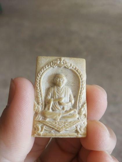 พระเนื้อผงผสมว่าน(พระพิมพ์รูปเหมือนสมเด็จพระพุฒาจารย์โตพรหมรังสีในเรือนแก้วหลังยันต์สาม(ไม่ทราบเกจิที่สร้าง)(230239))พระเครื่องรางของมงคล รูปที่ 2