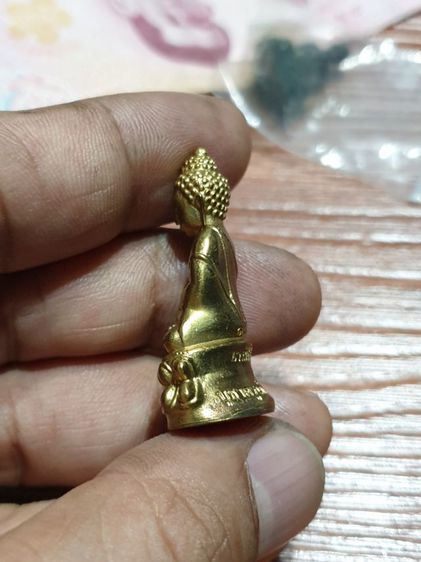 พระกริ่ง บารมี สิริคุตโต เนื้อทองทิพย์ หลวงปู่อุดมทรัพย์ รูปที่ 4