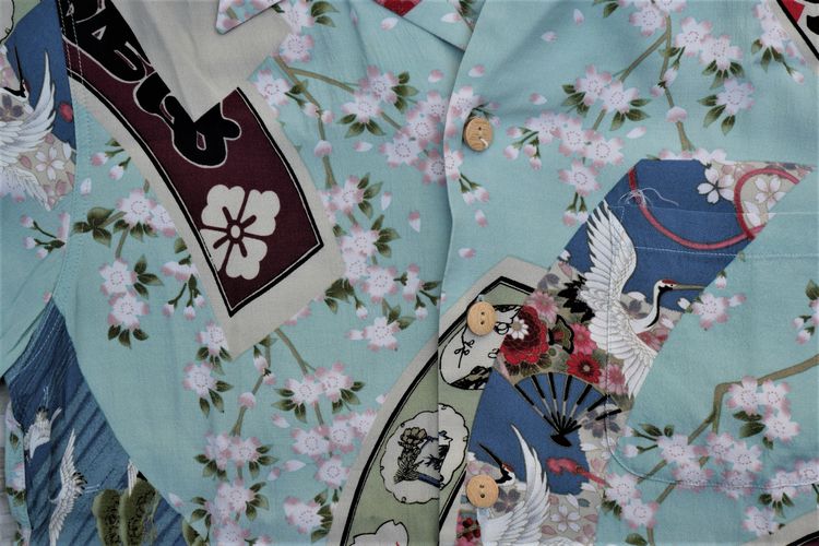 Modish Style Japanese Pattern Cherry Blossom Fubuki Japanese Crane Rayon Aloha Shirt Coconut Button  รูปที่ 3