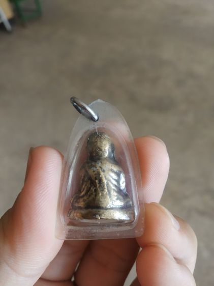 พระโลหะเนื้อทองเหลือง(พระรูปหล่อพระหลวงพ่อเงินอยู่ในกรอบพลาสติก(ไม่ทราบพระเกจิที่สร้าง)(340439))พระบ้านพระเครื่องรางของมงคล รูปที่ 17