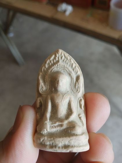 พระเนื้อดินผสมผง(พระลือโขงพิมพ์พระนางจามเทวีในซุ้มเรือนแก้ว(ไม่ทราบพระเกจิที่สร้าง)(050505))พระบ้านพระเครื่องรางของมงคล รูปที่ 6