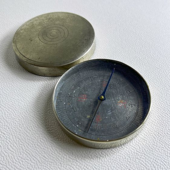 Rare Japanese old compass Antique Stainless steel Twelve Zodiac Signs เข็มทิศสแตนเลสโบราณญี่ปุ่น  สลักตัวหนังสือสิบสองราศี เก่าหายากครับ รูปที่ 3