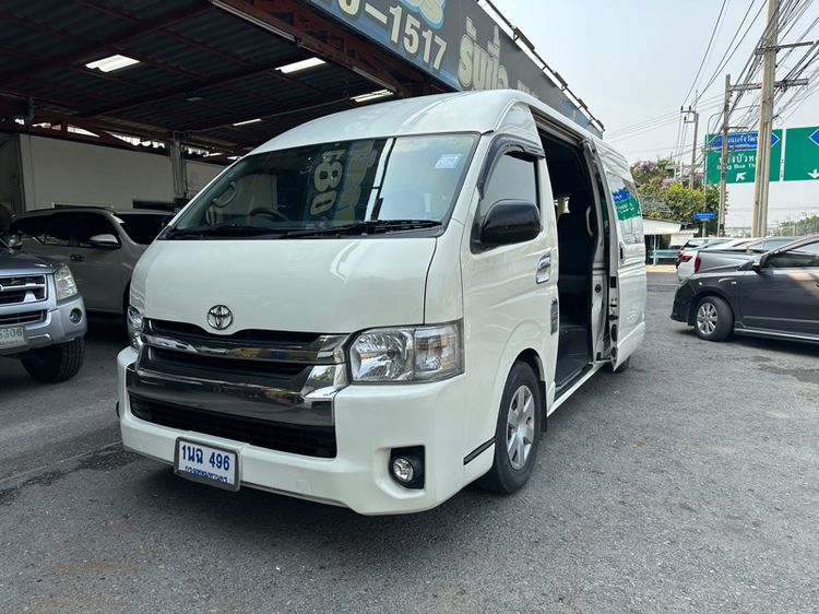 Toyota Commuter 2018 2.5 Van เบนซิน เกียร์ธรรมดา ขาว รูปที่ 2
