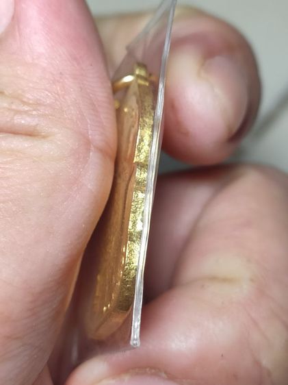 เหรียญหลวงพ่อสุด รุ่น หันข้าง (น้ำเต้า) เนื้อทองแดงกะไหล่ทอง บล็อกรางคู่ นิยมสุด ออกวัดกาหลง ปี 2525

 รูปที่ 3
