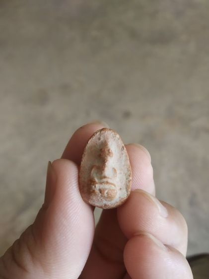 พระเนื้อดินพิมพ์เล็ก(พระพิมพ์พระพุทธมีลักษณะคล้ายกับเม็ดแตง(120405)(ไม่ทราบพระเกจิที่สร้าง)(ไม่ทราบรุ่นและอายุ))พระบ้านพระเครื่องรางของมงคล รูปที่ 4