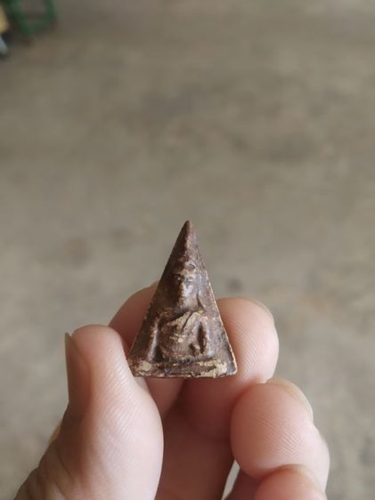 พระเนื้อดินผสมผงพิมพ์เล็ก(พระพิมพ์พระนางพญาหลังเรียบ(ไม่ทราบพระเกจิที่สร้าง)(ไม่ทราบรุ่นและอายุ)(120410))พระบ้านพระเครื่องรางของมงคล รูปที่ 2