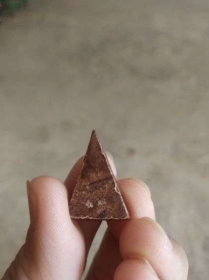 พระเนื้อดินผสมผงพิมพ์เล็ก(พระพิมพ์พระนางพญาหลังเรียบ(ไม่ทราบพระเกจิที่สร้าง)(ไม่ทราบรุ่นและอายุ)(120410))พระบ้านพระเครื่องรางของมงคล รูปที่ 5