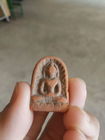 พระเนื้อดินเผา(พระพิมพ์พระซุ้มกอหลังเรียบเนื้อออกสีส้ม(ไม่ทราบพระเกจิที่สร้าง)(ไม่ทราบรุ่นและอายุ)(120411))พระบ้านพระเครื่องรางของมงคล รูปที่ 2