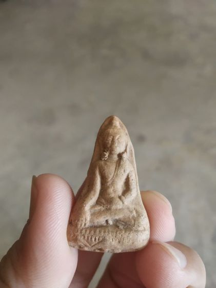 พระเนื้อดิน(พระพิมพ์พระนางพญาหลังเรียบ(ไม่ทราบพระเกจิที่สร้าง)(120419)(ไม่ทราบรุ่นและอายุ))พระบ้านพระเครื่องรางของมงคล รูปที่ 4