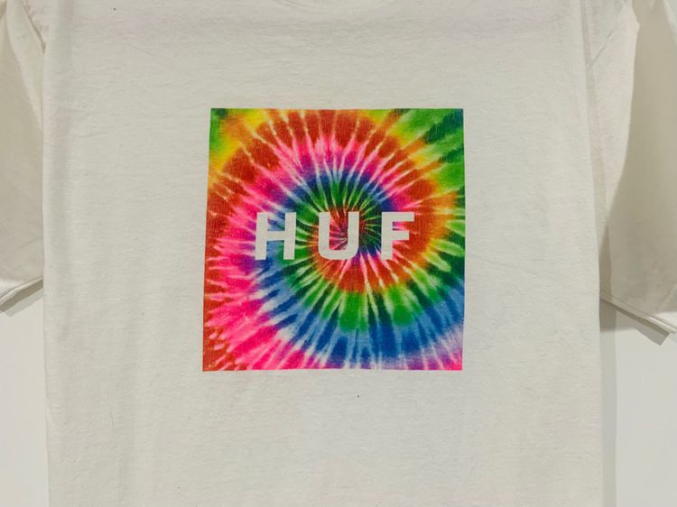 เสื้อยืด HUF แท้ 💯 size M ขนาด อก 20.5 ยาว 27 นิ้ว สภาพดีมาก สีขาวจั๊ว ลายสวย เนื้อผ้าดีมาก หายากน่าสะสมครับ รูปที่ 2