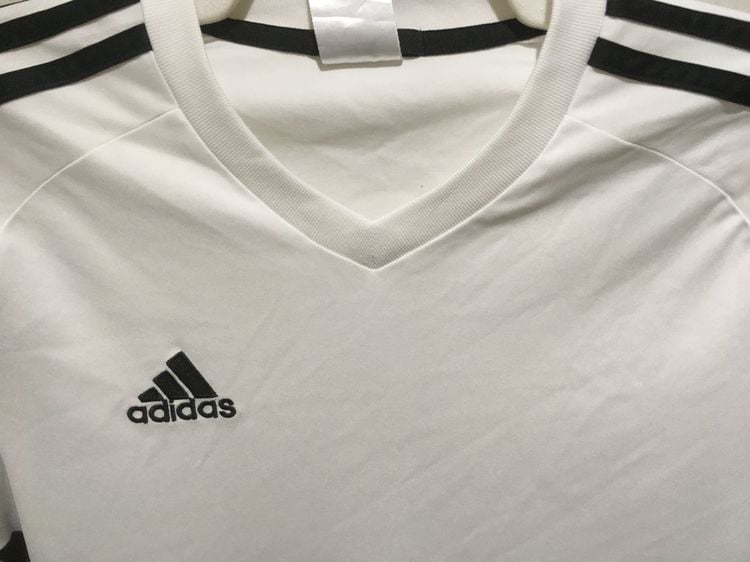 เสื้อกีฬา CLIMALITE แบรนด์ Adidas สีขาวแถบดำ รูปที่ 3