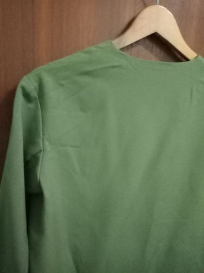 Coaopanic olive green blazer เสื้อคลุมผู้หญิงสีเขียวมะกอก size M อก 44 ยาว 25 แขนยาว 21 ไหล่กว้าง6 นิ้ว ไม่มีกระดุม สภาพดีมาก งานเก็บ รูปที่ 9