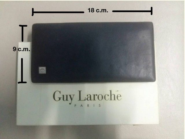 กระเป๋าสตางค์ Michel Angelo ใบยาว สีดำ หนังจระเข้ โลโก้M สีทอง หนังแท้ ของแท้ ขนาด10 × 20cm.
, 4ช่องธนบัติ
, 12ช่องใส่บัตร
,1ช่องซิป
สภาพสวย รูปที่ 4