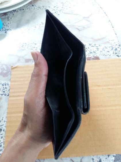 กระเป๋าสตางค์ Jacob สองพับ สีเบส หนังเรียบ ของแท้ ขนาด8 × 10cm.
, 2ช่องธนบัติ
, 3ช่องด้านหลัง
, 2ช่องด้านหน้า
, 1ช่องตรงกลาง
สภาพสวยเดิม รูปที่ 5