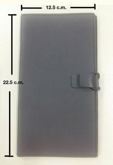 กระเป๋าสตางค์ Guylaroche สองพับ สีดำ ผ้าลายโลโก้ ตัวG ของแท้ ขนาด 9 × 14cm.
- 2 ช่องธนบัติ
- 6 ช่องใส่บัตร
- 1 ช่องด้านหลัง
สภาพสวยมากเดิม รูปที่ 6