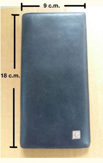 กระเป๋าสตางค์ Guylaroche สองพับ สีดำ ผ้าลายโลโก้ ตัวG ของแท้ ขนาด 9 × 14cm.
- 2 ช่องธนบัติ
- 6 ช่องใส่บัตร
- 1 ช่องด้านหลัง
สภาพสวยมากเดิม รูปที่ 7