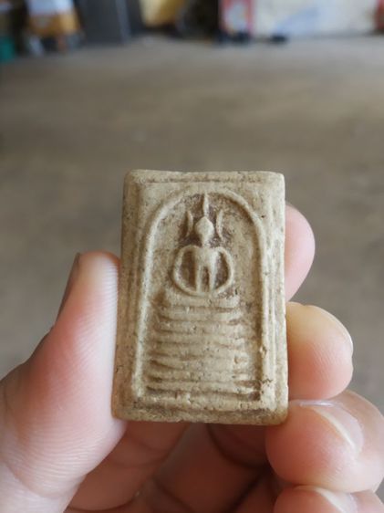 พระเนื้อว่านผสมผง(พระพิมพ์พระสมเด็จเกศไชโยอกร่องหลังเรียบ(130402)(ไม่ทราบรุ่นและอายุ)(ไม่ทราบพระเกจิที่สร้าง))พระบ้านพระเครื่องรางของมงคล รูปที่ 2