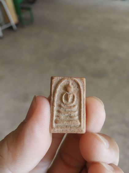 พระเนื้อดินผสมผงพิมพ์เล็ก(พระพิมพ์พระสมเด็จหลังเรียบสีน้ำตาลเข้ม(130409)(ไม่ทราบพระเกจิที่สร้าง)(ไม่ทราบรุ่นและอายุ))พระเครื่องรางของมงคล รูปที่ 2