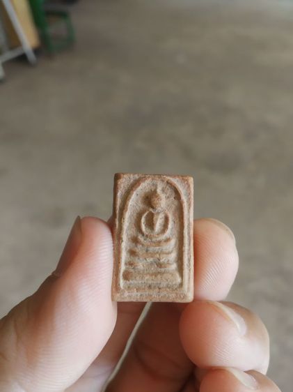 พระเนื้อดินผสมผงพิมพ์เล็ก(พระพิมพ์พระสมเด็จหลังเรียบสีน้ำตาลเข้ม(130409)(ไม่ทราบพระเกจิที่สร้าง)(ไม่ทราบรุ่นและอายุ))พระเครื่องรางของมงคล รูปที่ 4