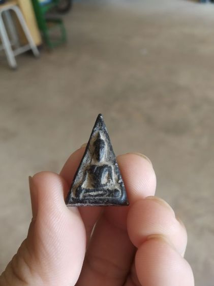 พระเนื้อดินผสมผงใบลานพิมพ์เล็ก(พระพิมพ์พระนางพญาหลังเรียบเนื้อออกสีดำ(130410)(ไม่ทราบพระเกจิที่สร้าง))พระบ้านพระเครื่องรางของมงคล รูปที่ 2