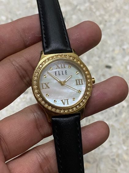 นาฬิกายี่ห้อ ELLE  ควอทซ์ ของแท้มือสอง ทองยังสวย สายหนังเปลี่ยนใหม่ 700฿