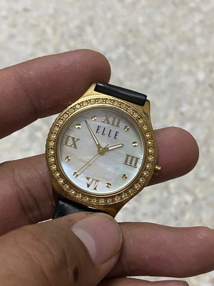 นาฬิกายี่ห้อ ELLE  ควอทซ์ ของแท้มือสอง ทองยังสวย สายหนังเปลี่ยนใหม่ 700฿ รูปที่ 3