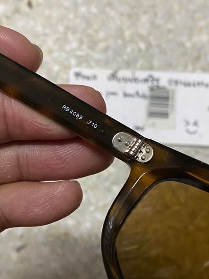 แว่นตา RAY BAN  มือสอง เฟรมยังสวย เลนส์สีน้ำตาล มีรอยบางๆบ้างตามการใช้งาน หรือไปทำเลนส์เอาใหม่ มีซองใส่  800฿ รูปที่ 6