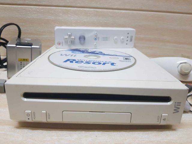 vาย Nintendo Wii ครบชุดพร้อมเล่น แผ่นเกมส์แท้ 1 แผ่น มีหม้อแปลงไฟญี่ปุ่นแถมให้ไม่ต้องหาซื้อเพิ่ม 950 รูปที่ 2