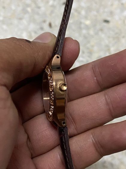 นาฬิกายี่ห้อ  DKNY  ของแท้มือสอง ทองสวย สายหนังเปลี่ยนมาใหม่ 800฿ รูปที่ 4