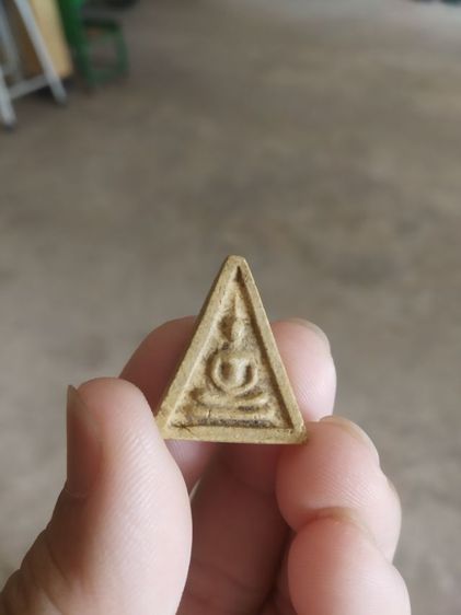 พระเนื้อว่านผสมผงพิมพ์เล็ก(พระพิมพ์พระสมเด็จพิมพ์สามเหลี่ยมหลังเรียบ(ไม่สวย)(140401)(ไม่ทราบพระเกจิที่สร้าง))พระบ้านพระเครื่องรางของมงคล รูปที่ 4