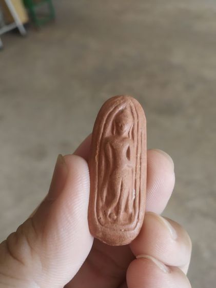 พระเนื้อดินพิมพ์กลาง(พระปางลีลากำแพงทุ่งเศรษฐีหรือพระปางลีลากำแพงเขย่ง(พระบ้านพระใหม่)(140408)(ไม่ทราบพระเกจิที่สร้าง))พระเครื่องรางของมงคล