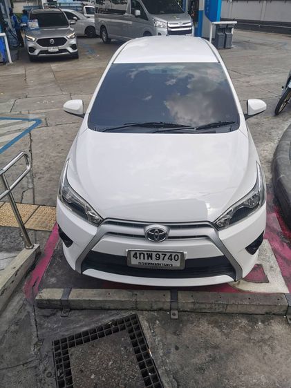 Toyota Yaris 2015 1.5 E Sedan เบนซิน ไม่ติดแก๊ส เกียร์อัตโนมัติ ขาว รูปที่ 2